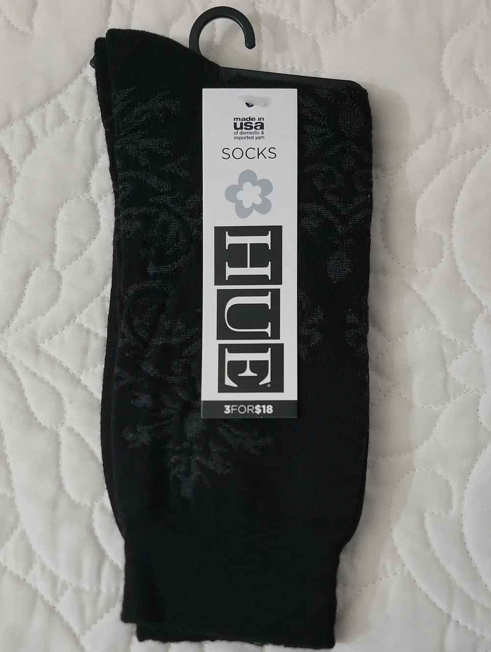 🐞4/$10🐞 HUE Women's Black Subtle Floral Dress Socks